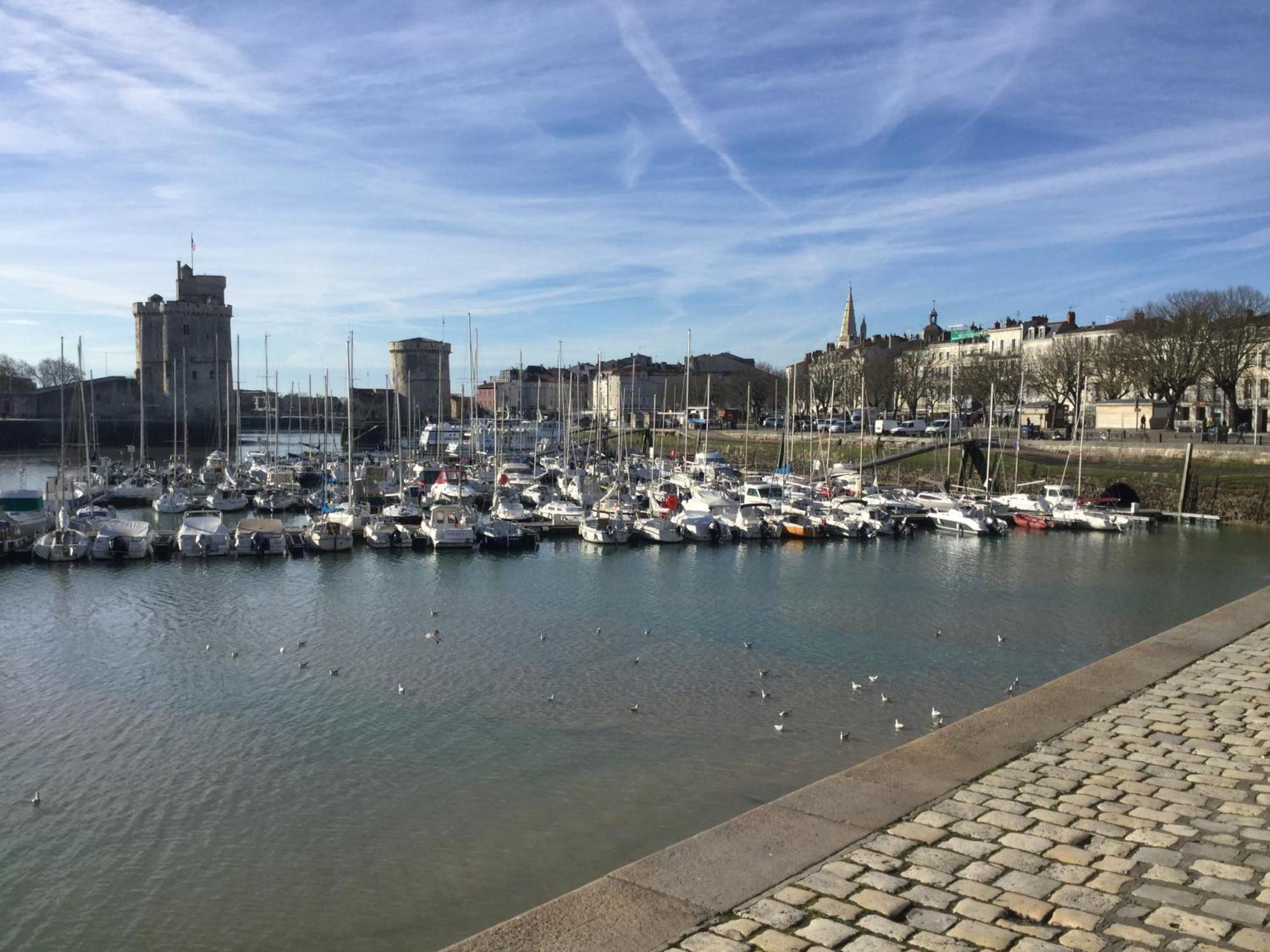 Appartement Centre Ville Pres Du Port Avec Parking Et Wifi La Rochelle  Exterior photo